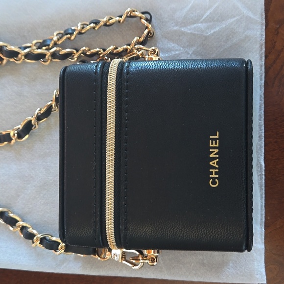 Chanel Black and Gold Women's Bag - Picture 4 of 10